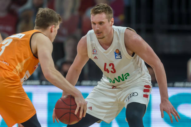 勒布伦以技 勒布伦以技