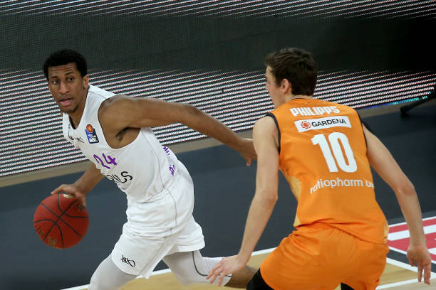 后防线形成 后防线形成